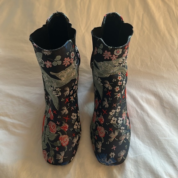 Floral Embroidered Ankle Boots Size 8 - Picture 2 of 6